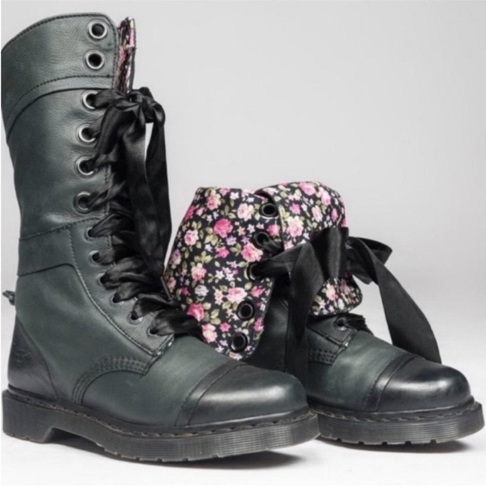 Dr martens 1914 triumph floral fold over combat boots